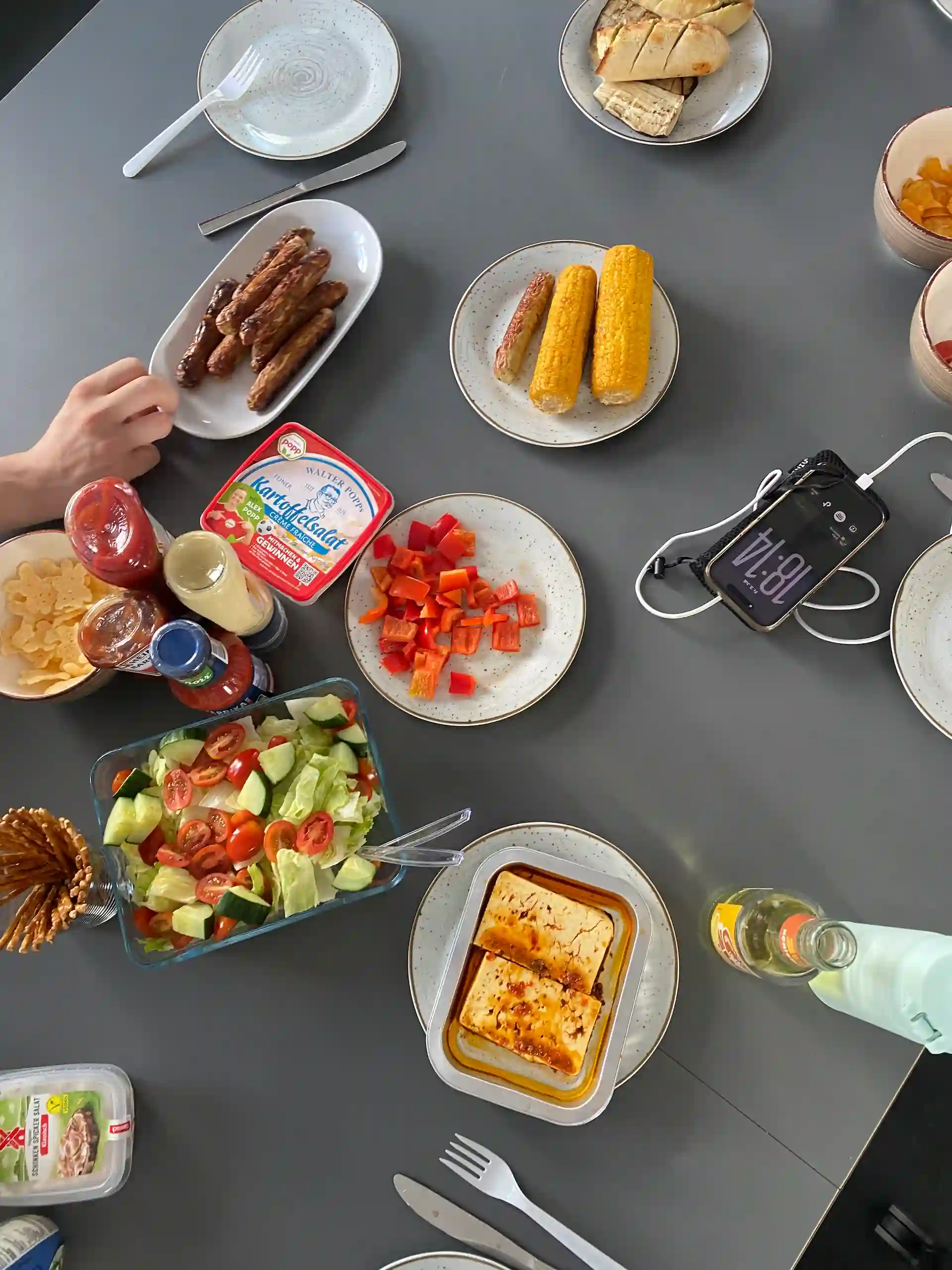 Snacks und BBQ-Beilagen bei der Game Night des Talentnetzwerks Berlin