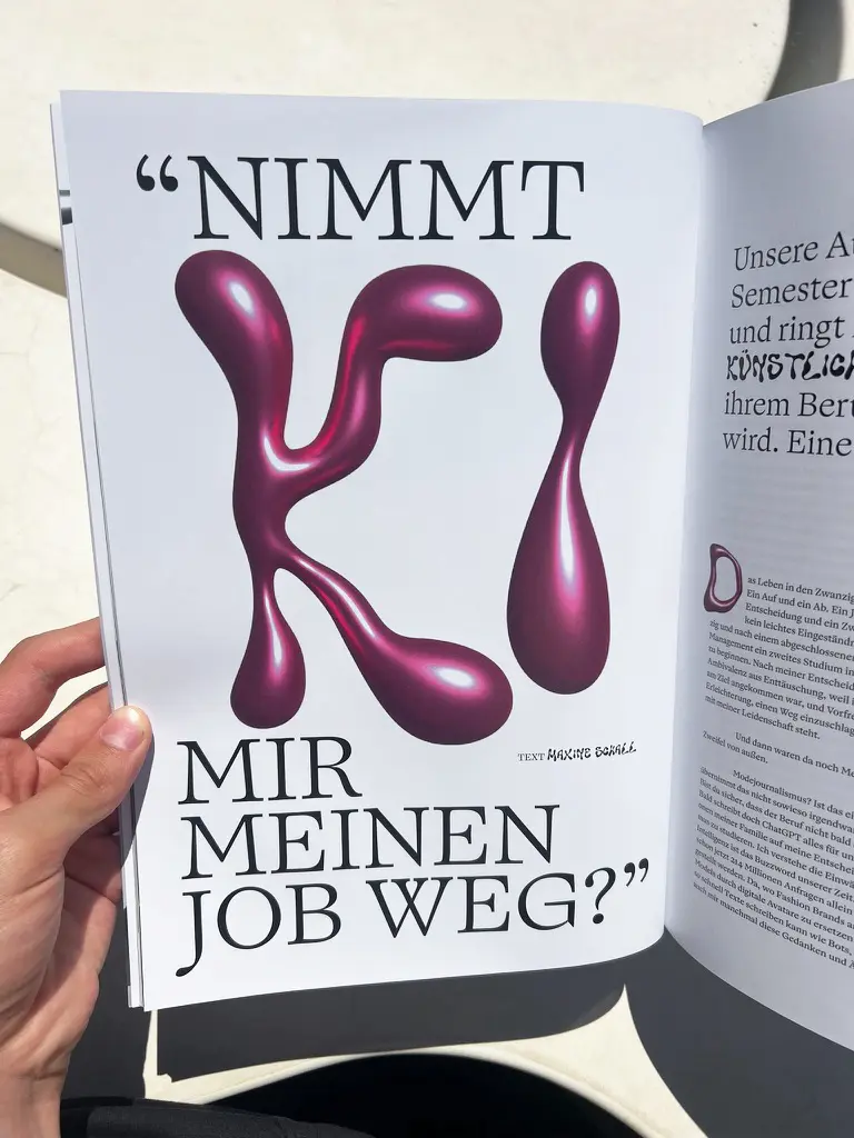Hotline-Doppelseite mit lilafarbener Typografie zum Artikel KI nimmt mir meinen Job weg?