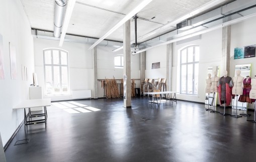 Standort Düsseldorf - Jetzt an der AMD Akademie Mode und Design bewerben.